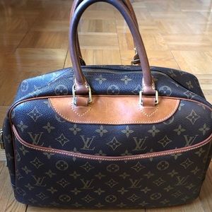 Louis Vuitton Deauville Monogram bag
